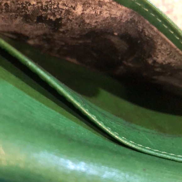 MLOUIS VUITTON Green EPI Kiss Lock Wallet Porte Monnaie Viennois MI0966 - Picture 14 of 17